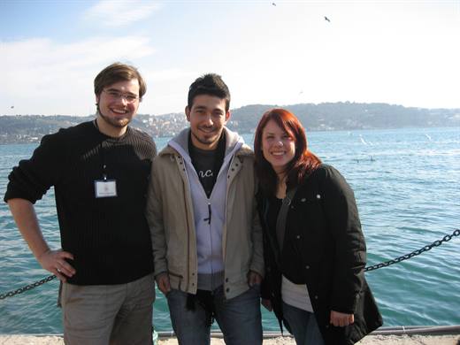 Februar 2008 am Bosporus, Julia und Pola mit einem Freund, die Möwen kreisen gratis dazu