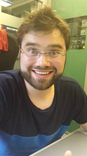 Pola strahlt übers ganze Gesicht, das Selfie ist quer, die Laune aber gerade richtig